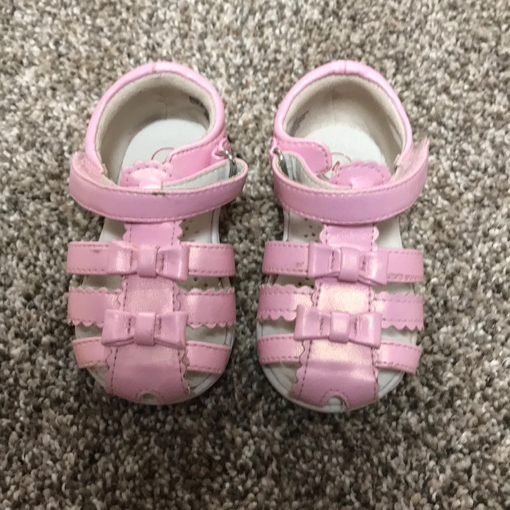 Toddler girls shiny pink Genuine Kids sandals.